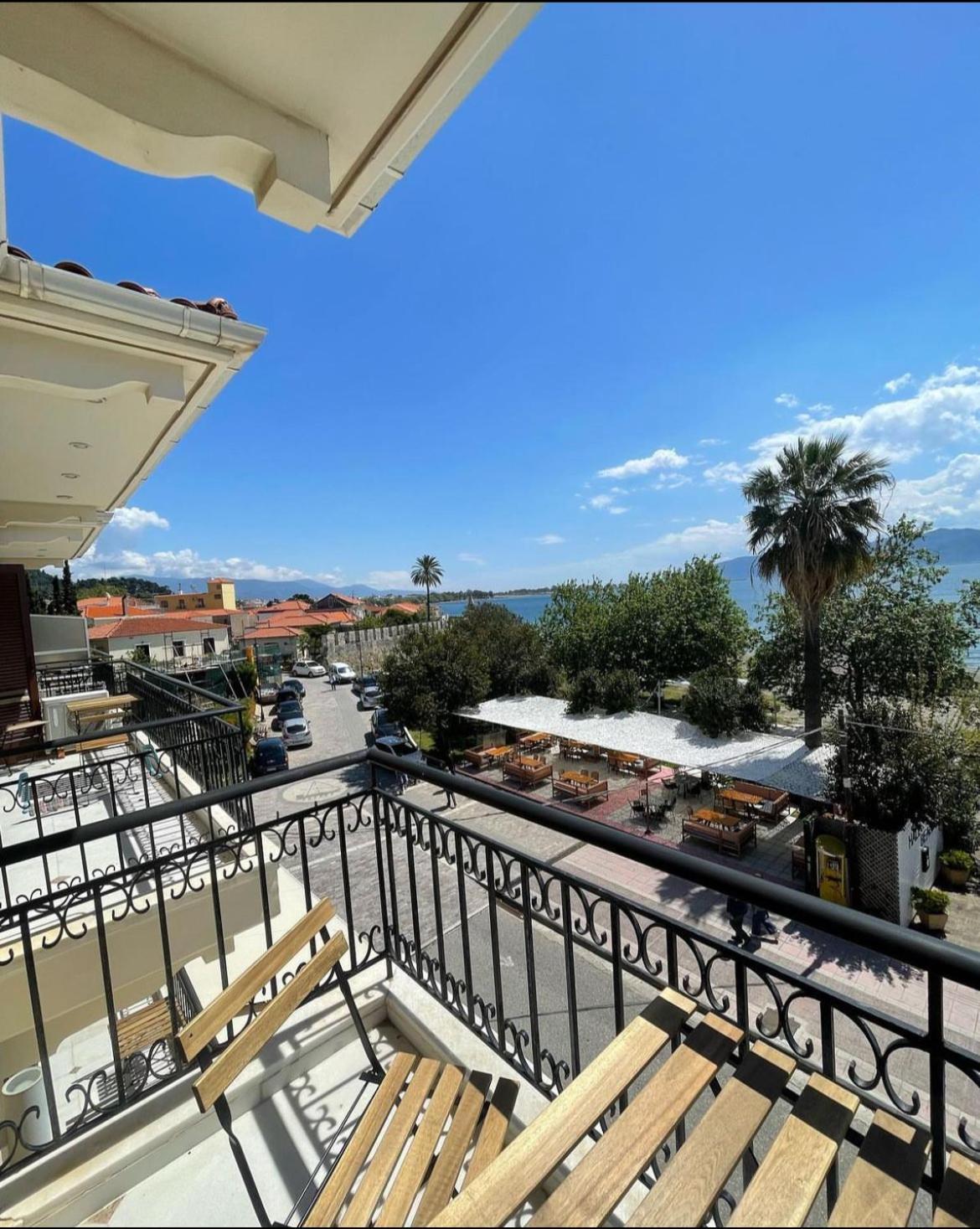 Regina Hotel Nafpaktos Extérieur photo